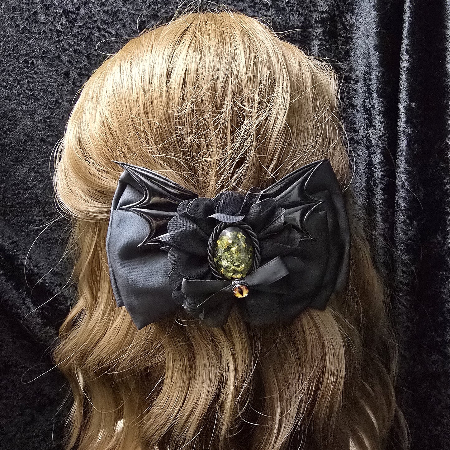 Mystische französische Haarspange, schwarze Schleife mit handgefertigtem Cabochon & mystischem Drachenauge