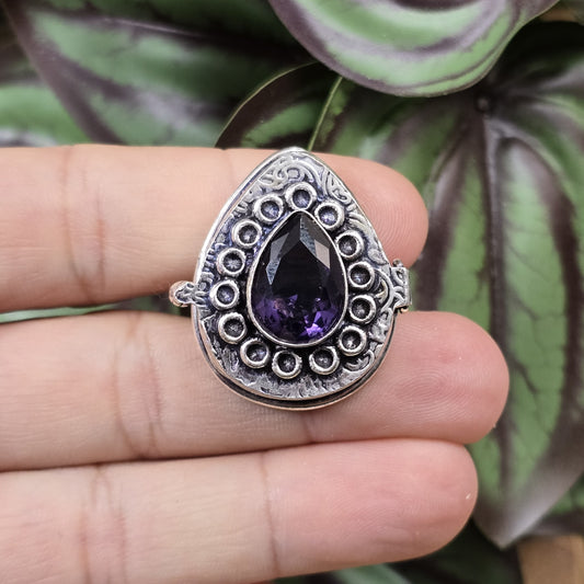 Giftring aus .925 Sterling Silber mit facettiertem Tropfen aus Amethyst