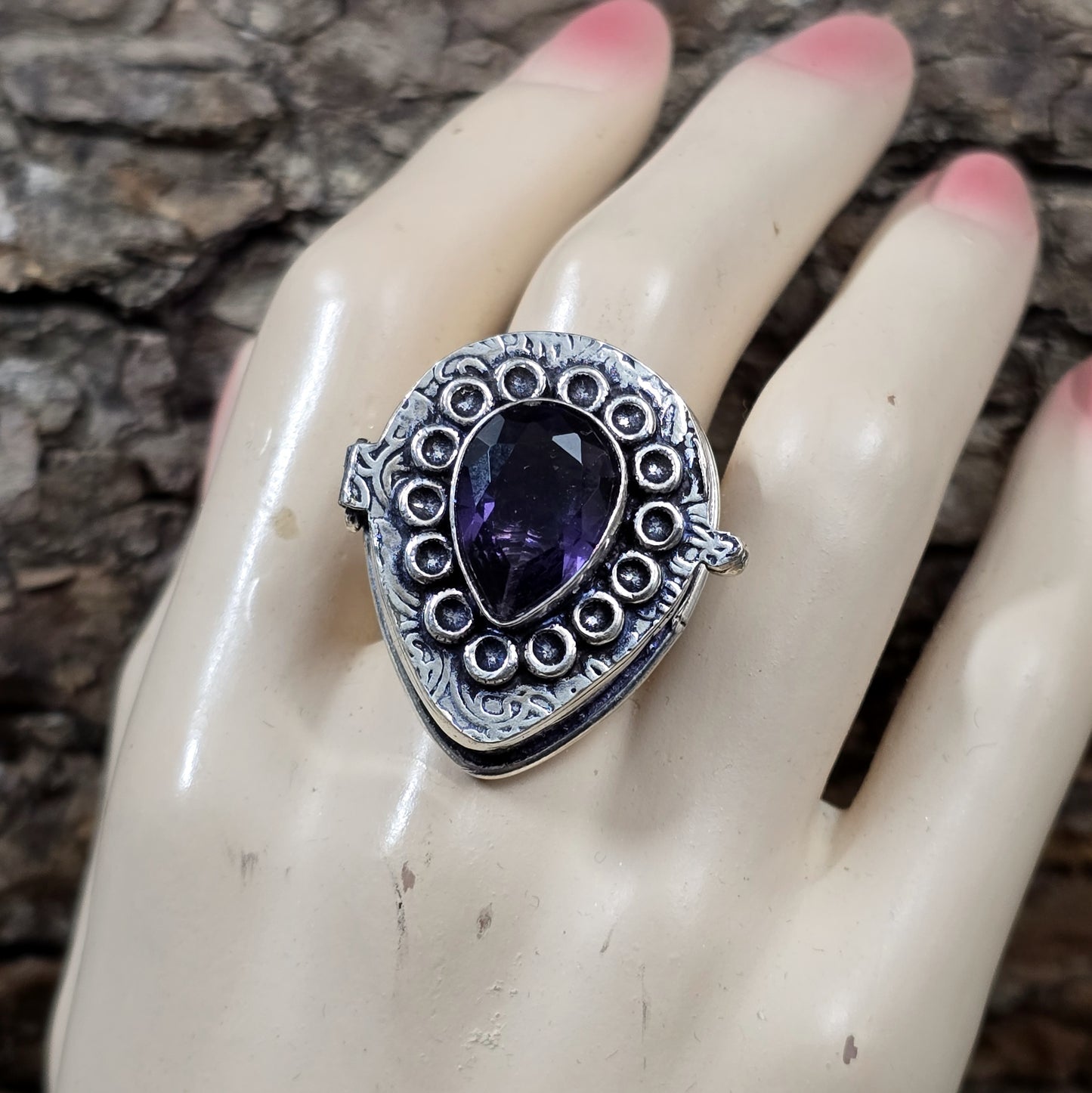 Giftring aus .925 Sterling Silber mit facettiertem Tropfen aus Amethyst