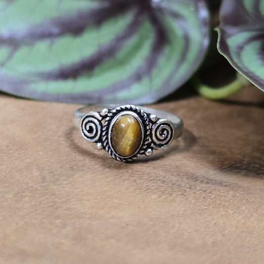 Ring aus .925 Sterling Silber mit kleinem ovalem Tigerauge