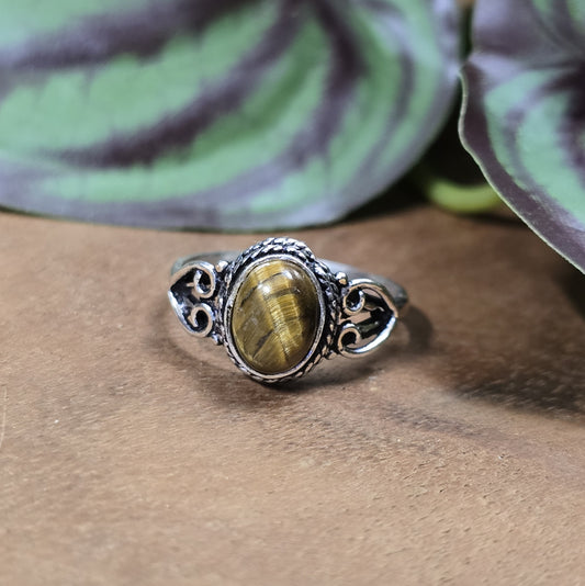 Ring aus .925 Sterling Silber mit kleinem ovalem Tigerauge
