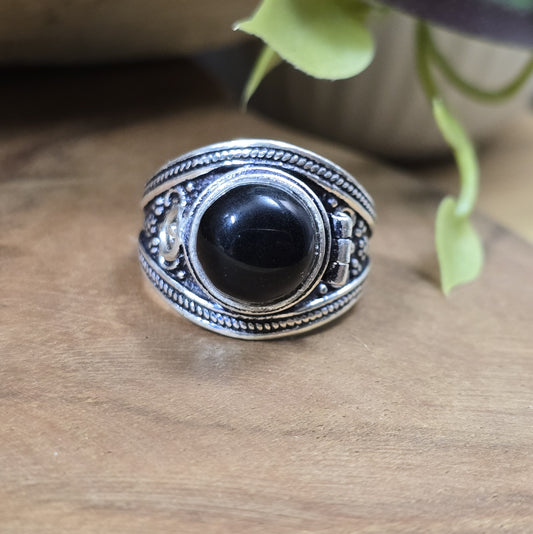 Giftring aus .925 Sterling Silber mit rundem Cabochon aus Onyx