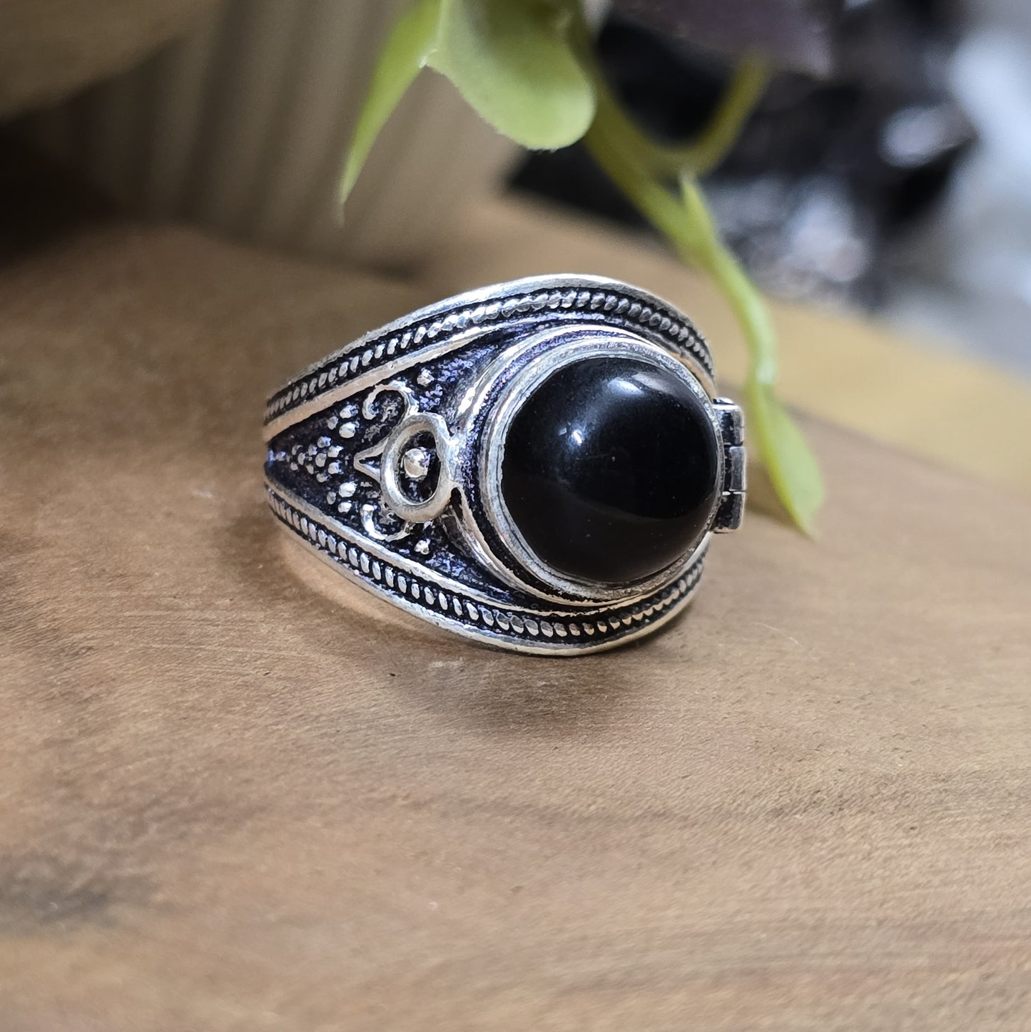 Giftring aus .925 Sterling Silber mit rundem Cabochon aus Onyx