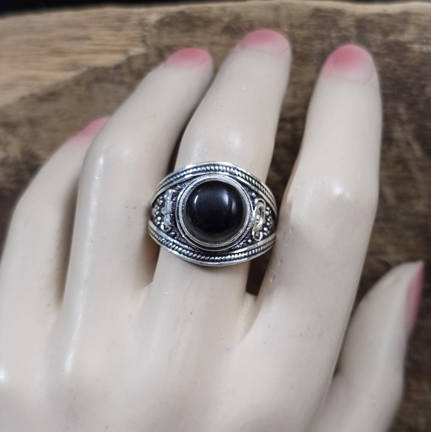 Giftring aus .925 Sterling Silber mit rundem Cabochon aus Onyx