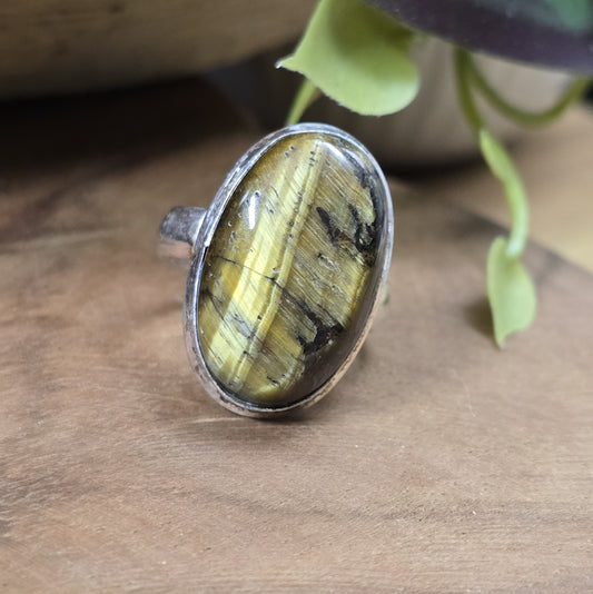 Ring aus .925 Sterling Silber mit großem, ovalem Tigerauge
