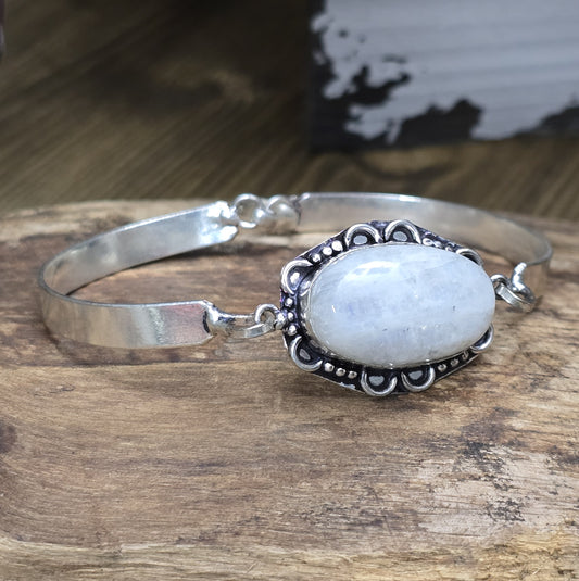 Armspange aus .925 Silber mit Mondstein & Haken Verschluss – Stilvolles Schmuckstück für jeden Anlass