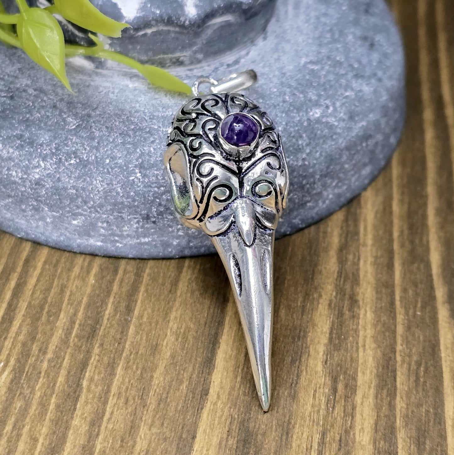 Mystischer Rabenschädel-Anhänger aus .925 Sterling Silber mit Amethyst – Gothic Schmuck, Biker, Rockabilly, Kitsch