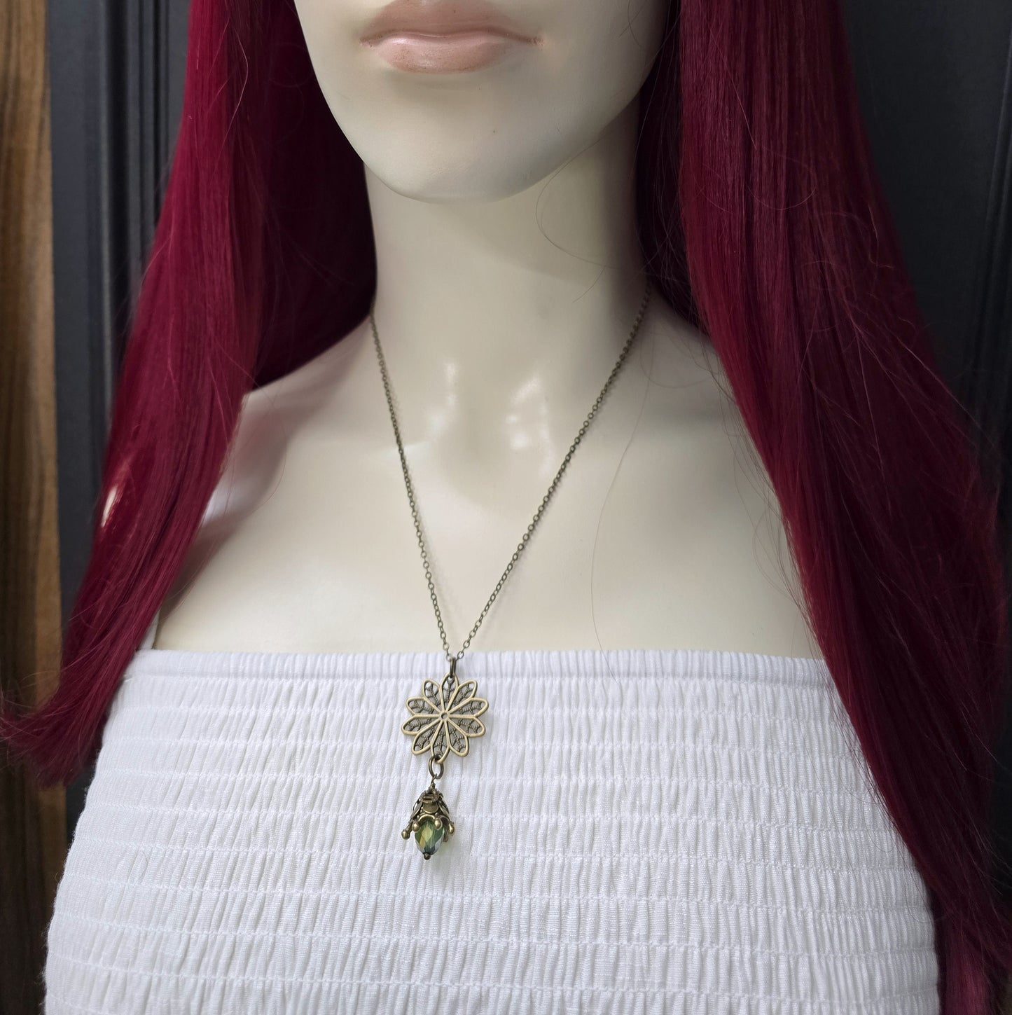Kette mit Anhänger Sternblume und Kristallglasknospe im Vintage-Stil, antik bronzefarbig