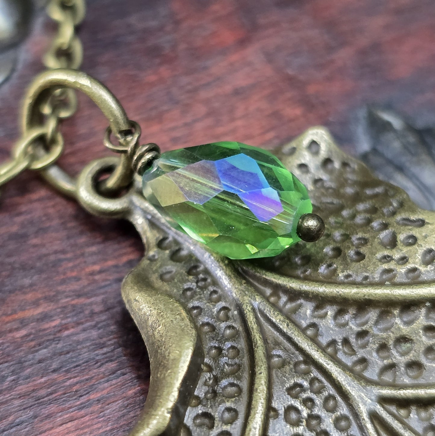 Vintage-Kette mit großem Blattanhänger – Antik bronzefarbener Schmuck im Naturdesign