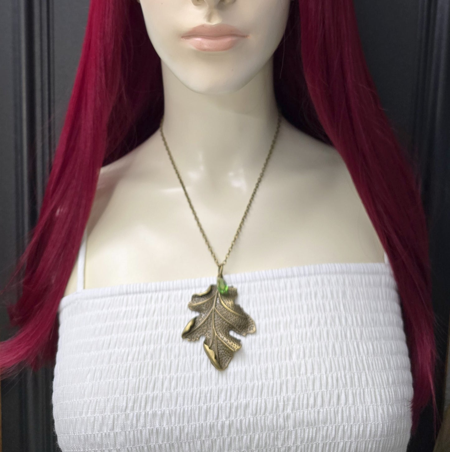 Vintage-Kette mit großem Blattanhänger – Antik bronzefarbener Schmuck im Naturdesign