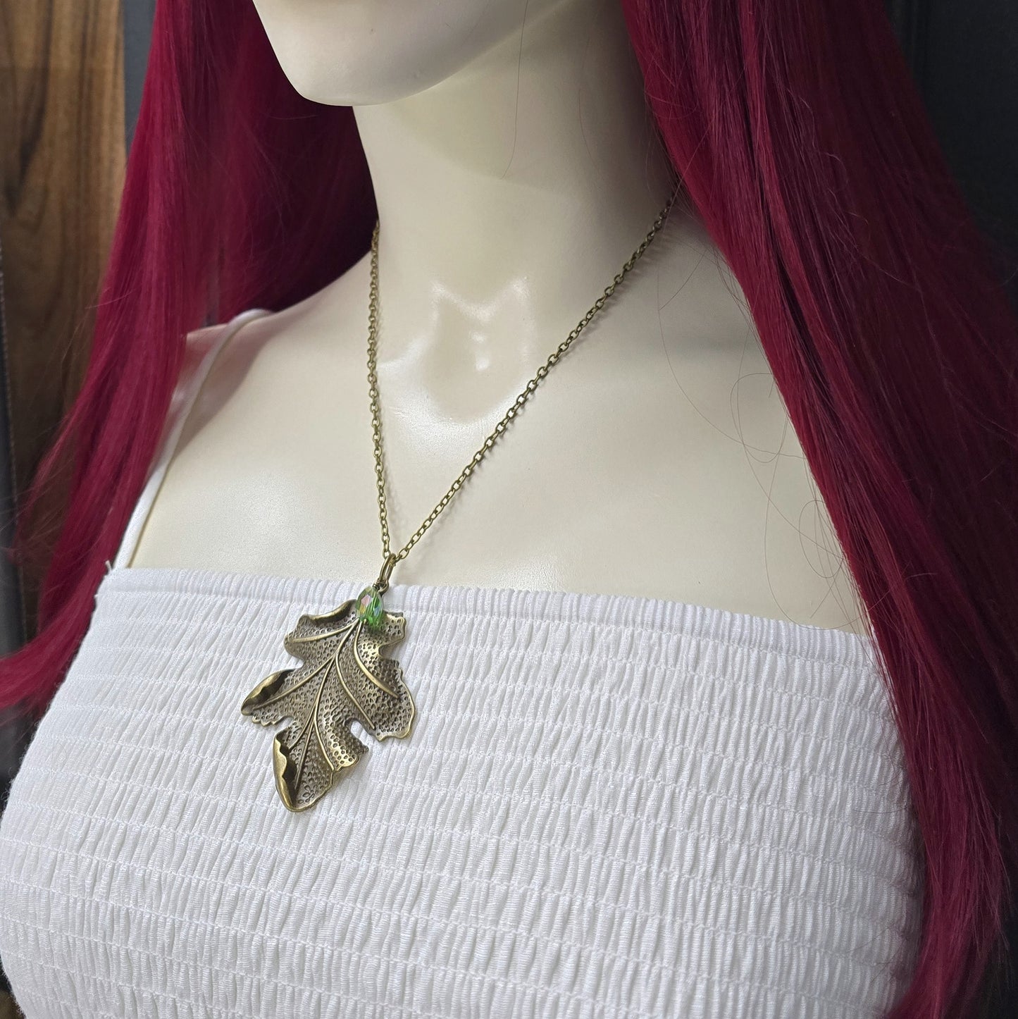 Vintage-Kette mit großem Blattanhänger – Antik bronzefarbener Schmuck im Naturdesign