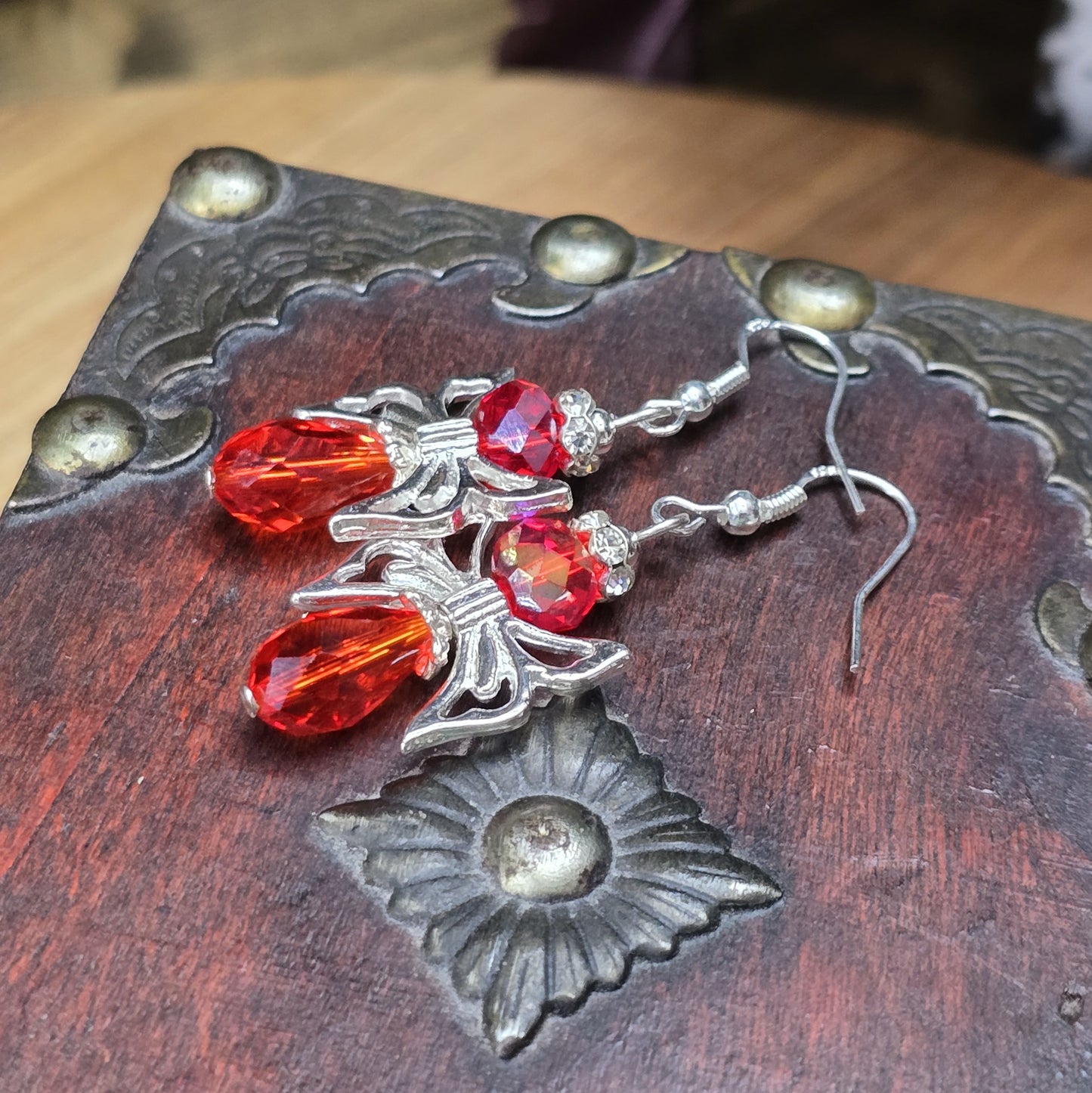 Handgefertigte Ohrhänger Schmetterlingsfee .925 Silber mit rotem Kristallglas
