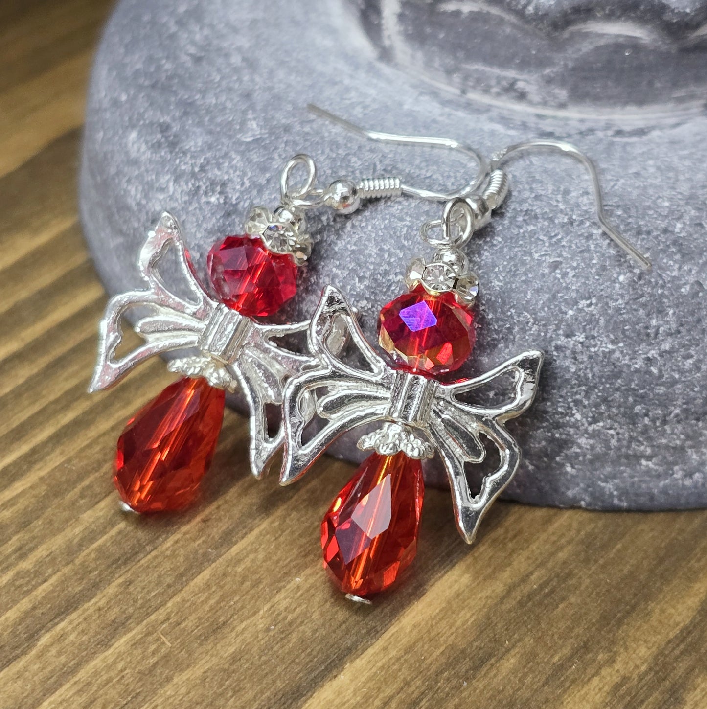 Handgefertigte Ohrhänger Schmetterlingsfee .925 Silber mit rotem Kristallglas