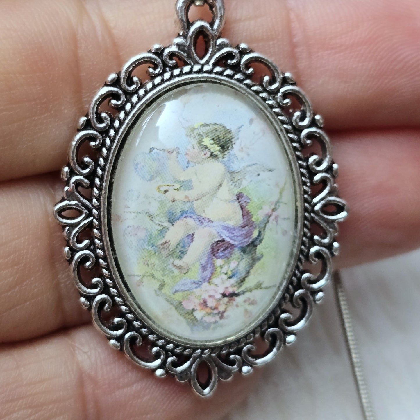 Kette mit Anhänger mit Motivcabochon, an Schlangenkette