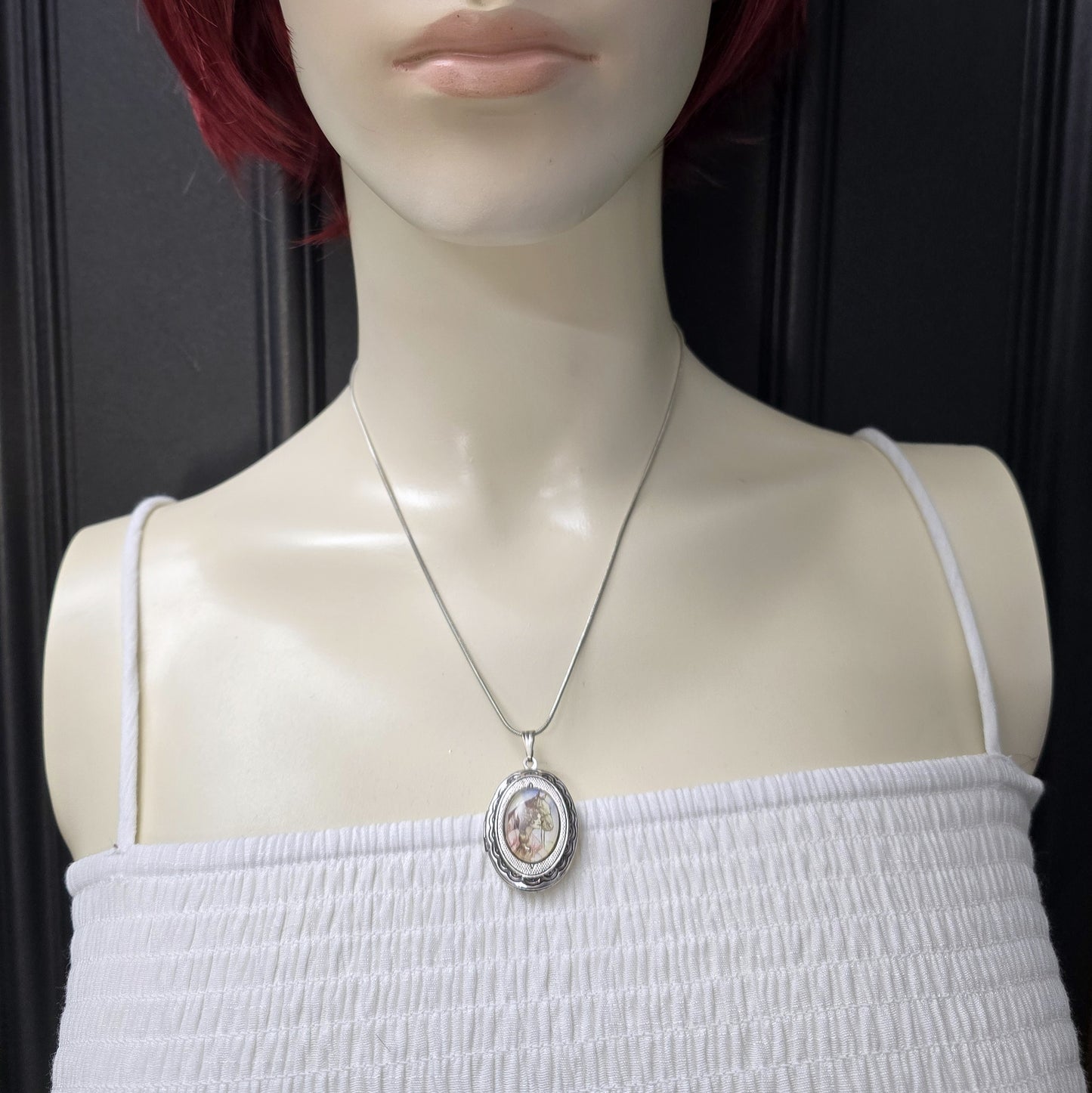 Kette mit Medaillon Anhänger mit Motivcabochon, Pferd & Frau, an Schlangenkette