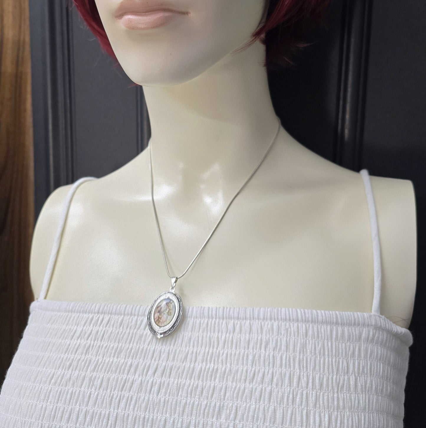 Kette mit Medaillon Anhänger mit Motivcabochon, Pferd & Frau, an Schlangenkette