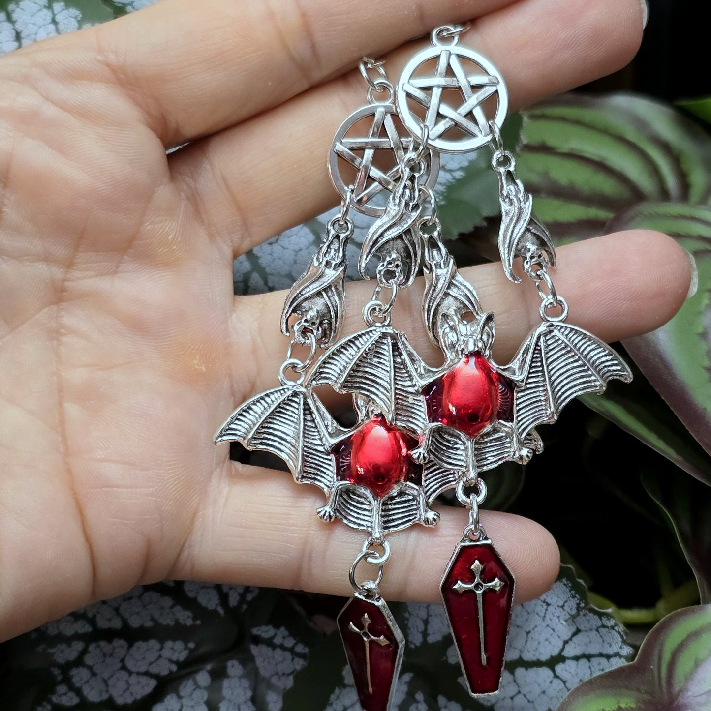 Ohrhänger mit Fledermaus & Pentagramm sowie kleinen Särgen m tollen Githic Stil