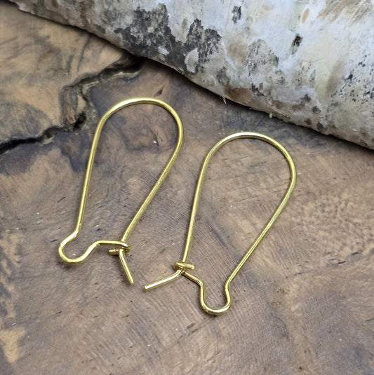 5 Paar vergoldete Kidney-Ohrhaken, 25 x 11 mm. Die Ohrhaken haben eine nierenartige Form und ermöglichen einfaches Einhängen von Anhängern oder Perlen. Ideal für die Herstellung von Ohrringen.