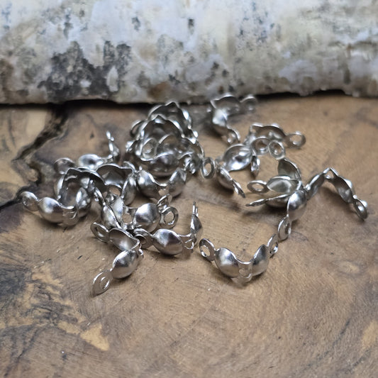 Quetschkalotten, Kugelkalotten, rhodiumfarbig Größe: 4 x 8 mm. Ideal, um Perlen oder Schmucksteine an Drähten zu fixieren. Perfekt für Armbänder, Ketten und Ohrringe