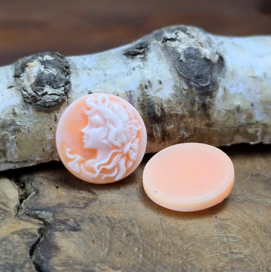 Das Bild zeigt runde Kamee-Cabochons – 17mm – Orange – Ein Hauch von Vintage für deine kreativen Projekte