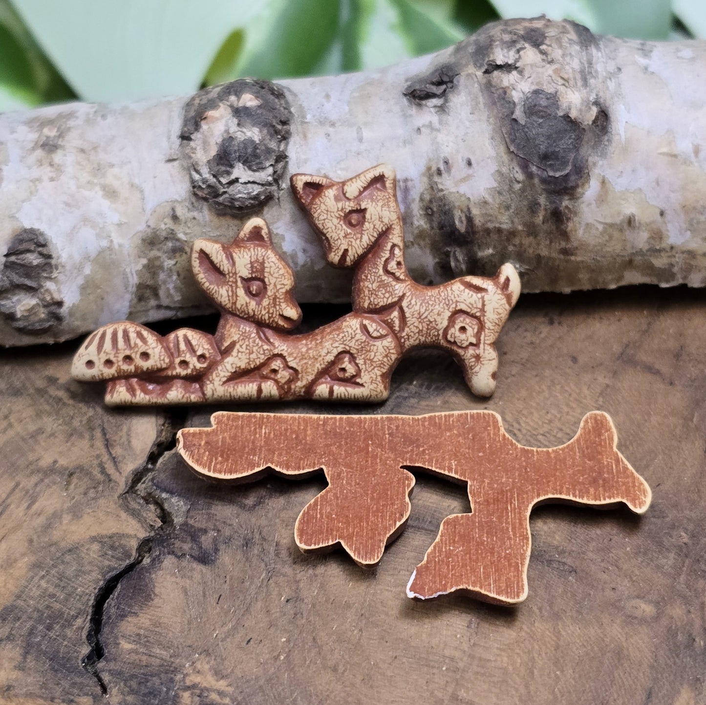 Das Bild zeigt Flatbacks Rehe – 42 x 23mm – Antik-Look – Nostalgischer Charme für deine DIY-Projekte