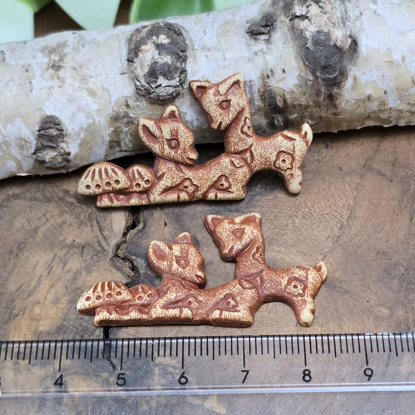 Das Bild zeigt Flatbacks Rehe – 42 x 23mm – Antik-Look – Nostalgischer Charme für deine DIY-Projekte