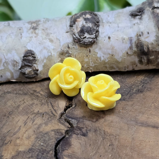 Das Bild zeigt Cabochons Rose – 14mm – Gelb – Fröhliche Akzente für deine Schmuckkreationen 🌟🌼