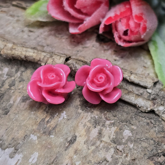 Das Bild zeigt 2 Cabochons Rose – 14mm – Vintage Pink – Nostalgische Akzente für deine Schmuckkreationen 🌸🌹