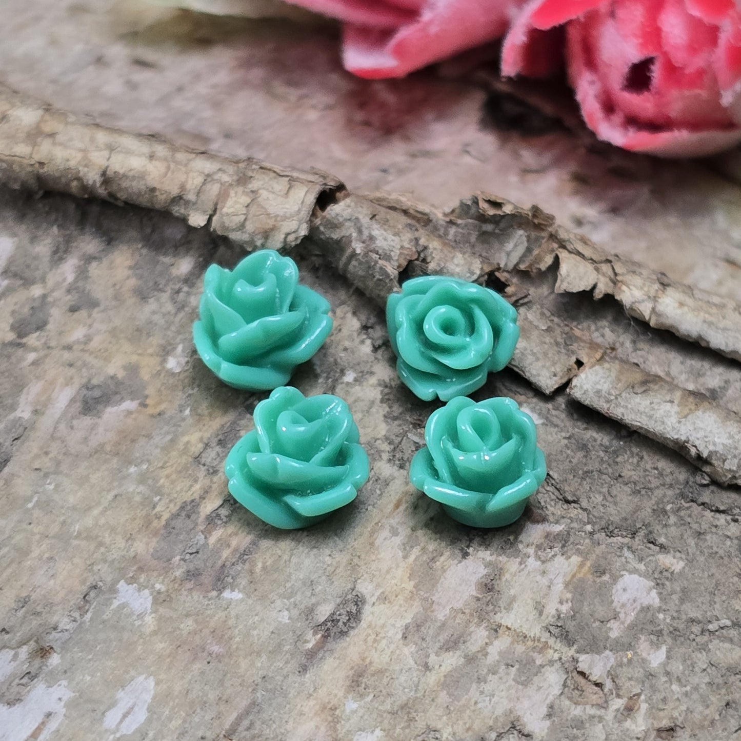 4 Cabochons Rose Mini – 7mm – Türkis – Frische Akzente für deine Schmuckkreationen 💙🌹
