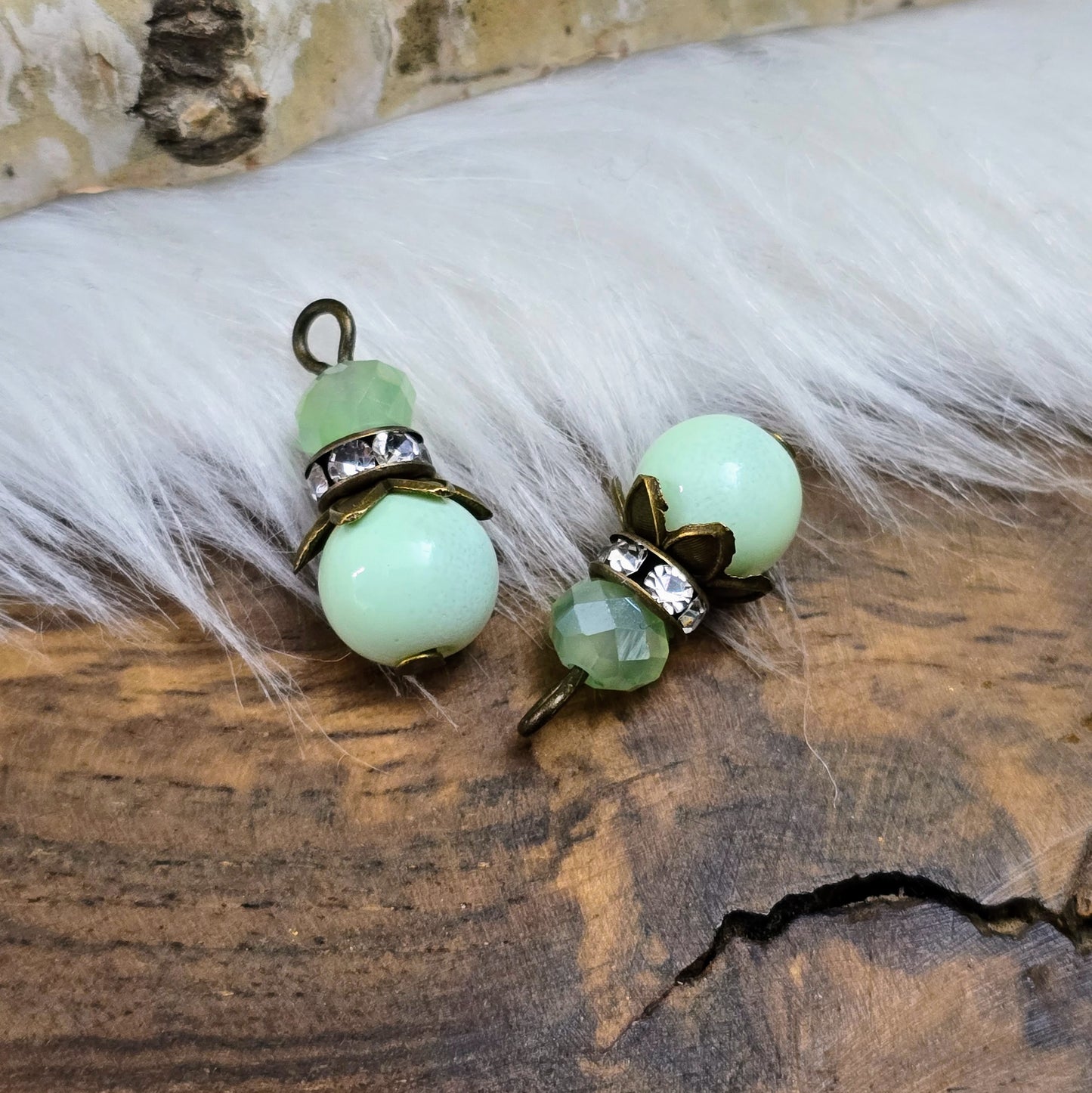 2 Anhänger, 18mm, Glasperlen Lindgrün, Strassrondell, Shabby, antik bronzefarbig, handamde