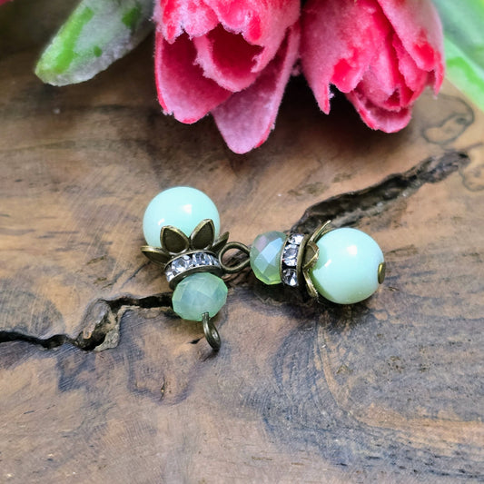 2 Anhänger, 18mm, Glasperlen Lindgrün, Strassrondell, Shabby, antik bronzefarbig, handamde