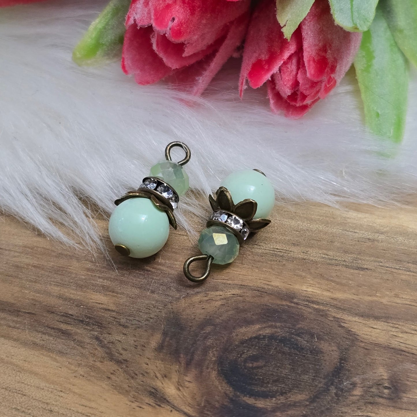 2 Anhänger, 18mm, Glasperlen Lindgrün, Strassrondell, Shabby, antik bronzefarbig, handamde