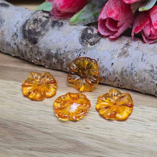 Diese transparenten Blumenperlen aus Acryl mit einem Durchmesser von 17 mm sind perfekt für deine kreativen Projekte! Ideal für Schmuck, Makramee und Dekorationen. Ihre schimmernde Oberfläche bringt blumigen Flair und ist eine wunderbare Ergänzung für Hochzeiten, Sommerfeste und andere festliche Anlässe.