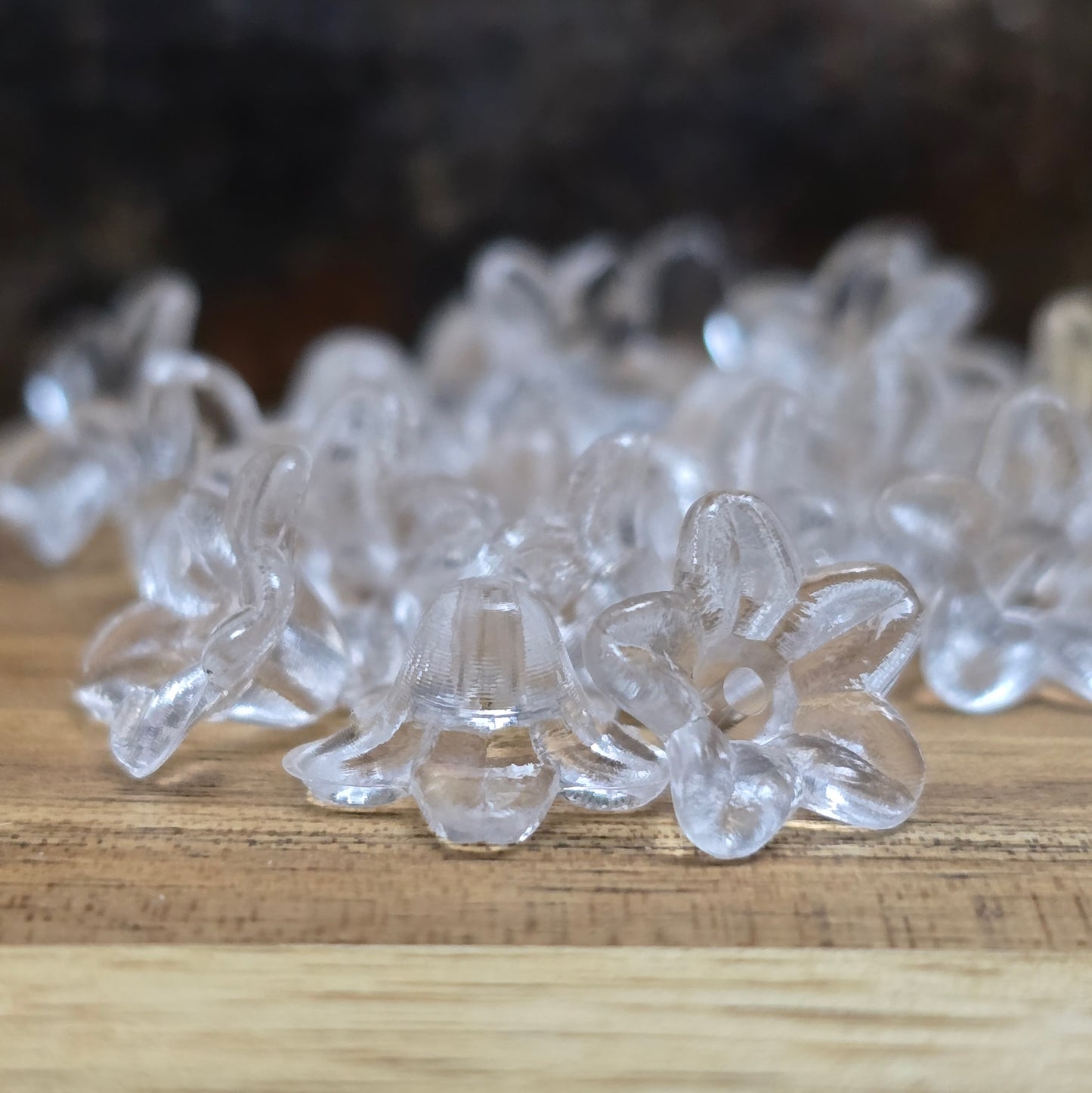 100 Blumen Perlen aus Acryl - farblos klar - 10mm