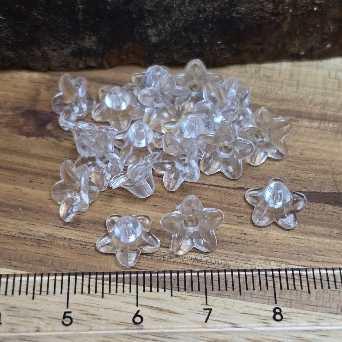 100 Blumen Perlen aus Acryl - farblos klar - 10mm