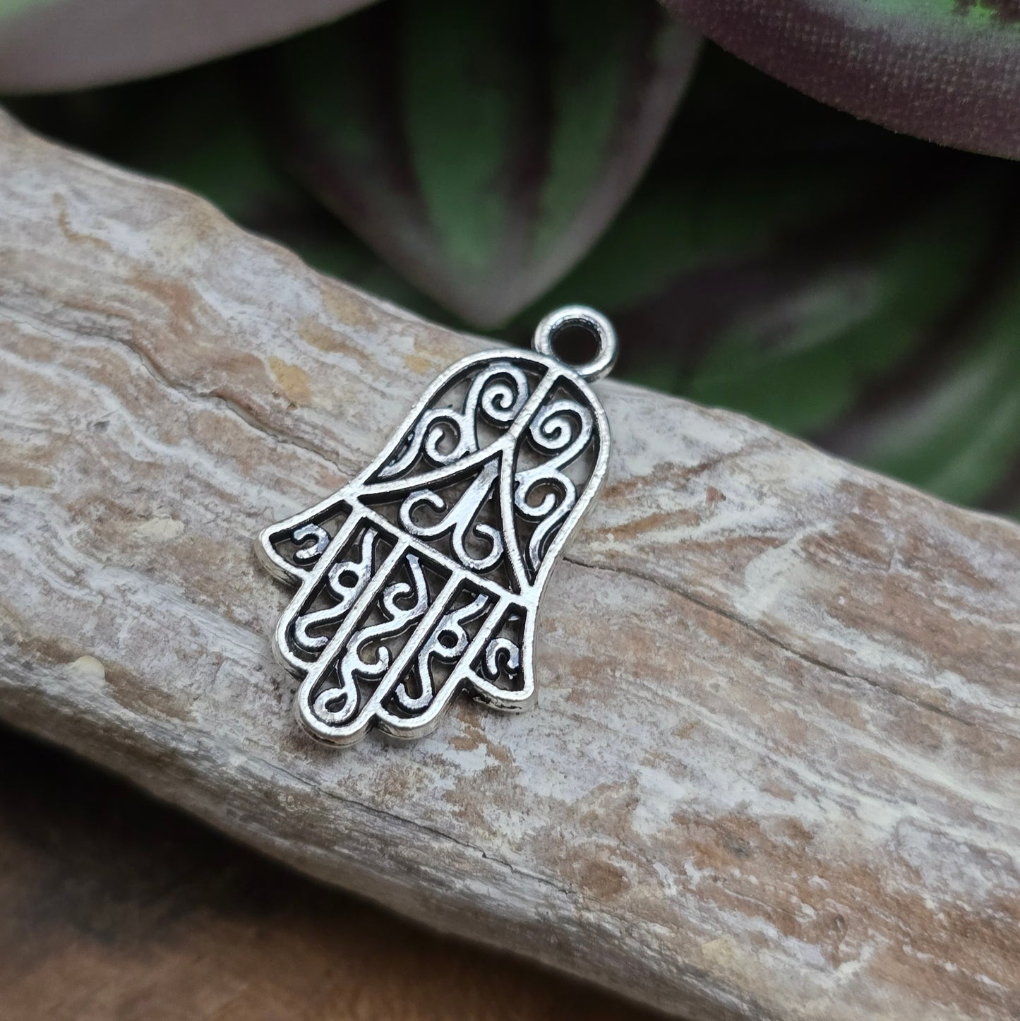 3x Hamsa Hand Anhänger (25x14mm), antik silberfarben. Schutzsymbol & Glücksbringer für Schmuckdesigns. Zinklegierung, beidseitig geprägt, robust & vielseitig.