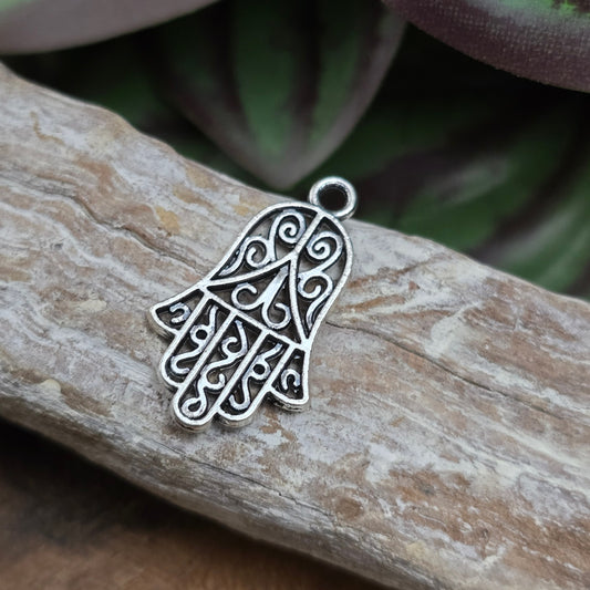3x Hamsa Hand Anhänger (25x14mm), antik silberfarben. Schutzsymbol & Glücksbringer für Schmuckdesigns. Zinklegierung, beidseitig geprägt, robust & vielseitig.