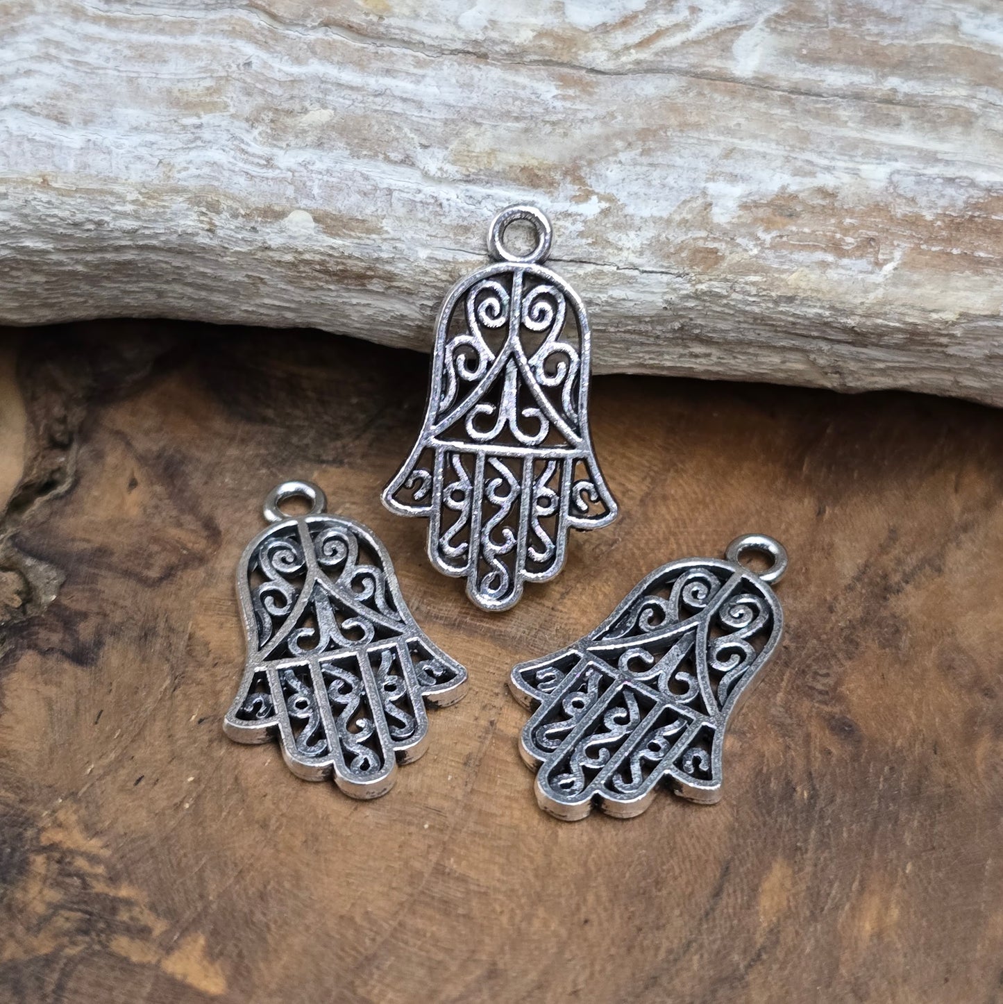 3x Hamsa Hand Anhänger (25x14mm), antik silberfarben. Schutzsymbol & Glücksbringer für Schmuckdesigns. Zinklegierung, beidseitig geprägt, robust & vielseitig.