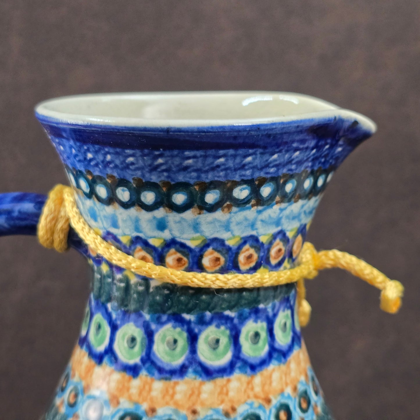 Bunzlauer Schwämmeldekor Krug DDR 1970, handgetöpfert von M. Jürgel. 1,2L Volumen, 25 cm hoch. Sehr guter Vintagezustand, perfekt als Vase oder Sammlerstück.