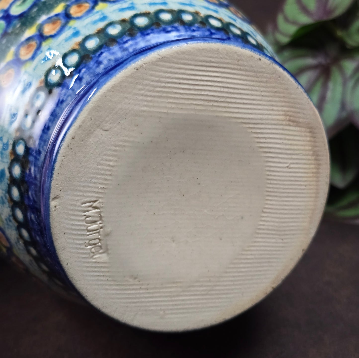 Bunzlauer Schwämmeldekor Krug DDR 1970, handgetöpfert von M. Jürgel. 1,2L Volumen, 25 cm hoch. Sehr guter Vintagezustand, perfekt als Vase oder Sammlerstück.