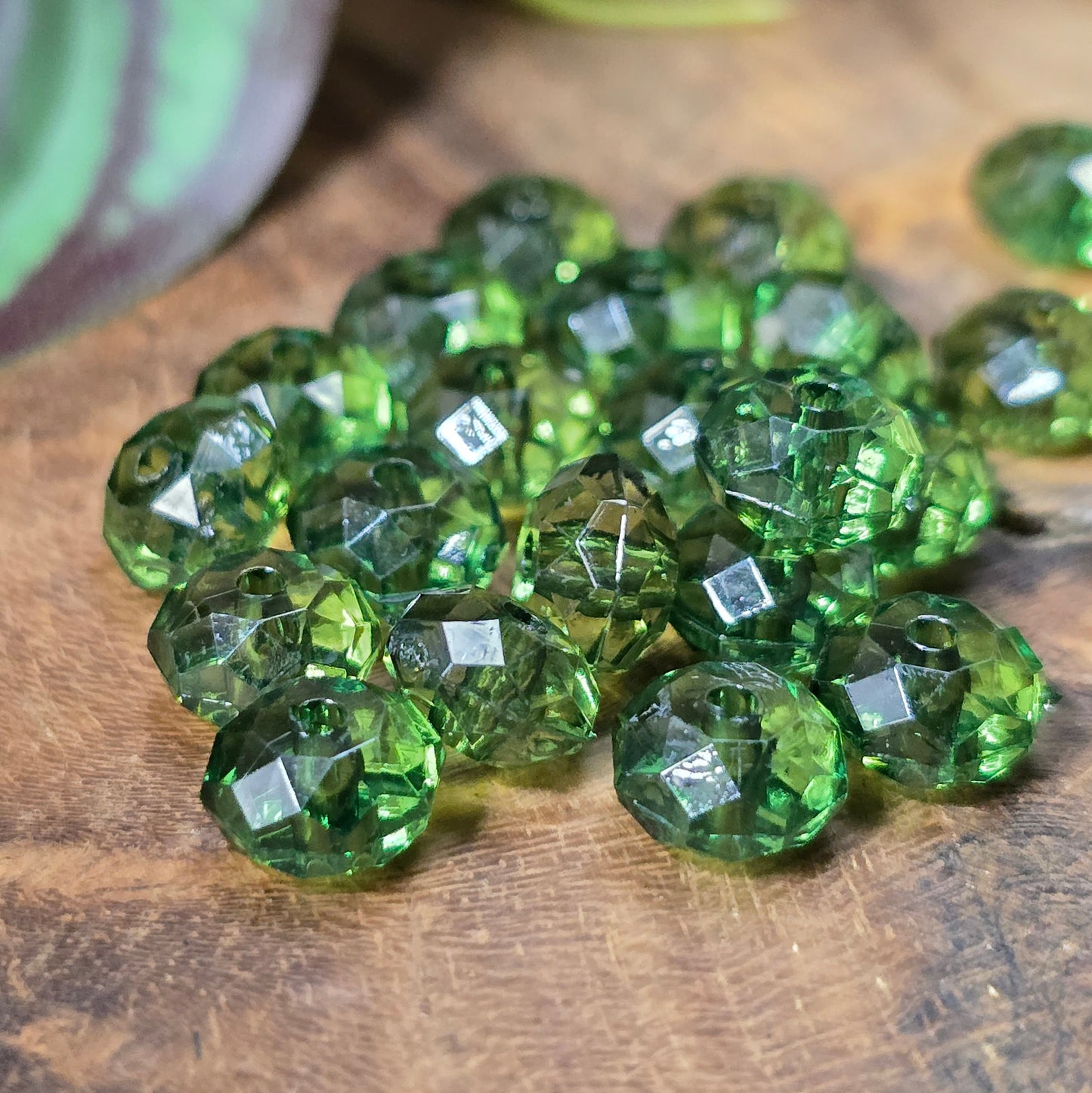 50 Acrylperlen facettiert – Ufoform, transparent, 5x8mm – Kristalloptik