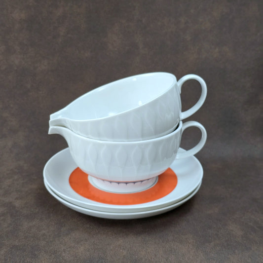 Zweier-Set Thomas Lanzette Saucieren aus den 1970ern mit Untertellern und kräftigem Pop-Art-Dekor in Orange.