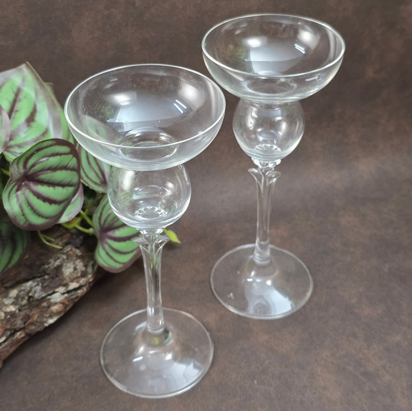 Zwei dekorative Kristall-Kerzenhalter von Schott Zwiesel, ca. 1988–1993. Vielseitig einsetzbar – ideal für Vintage Wohnung oder als edles Geburtstagsgeschenk.