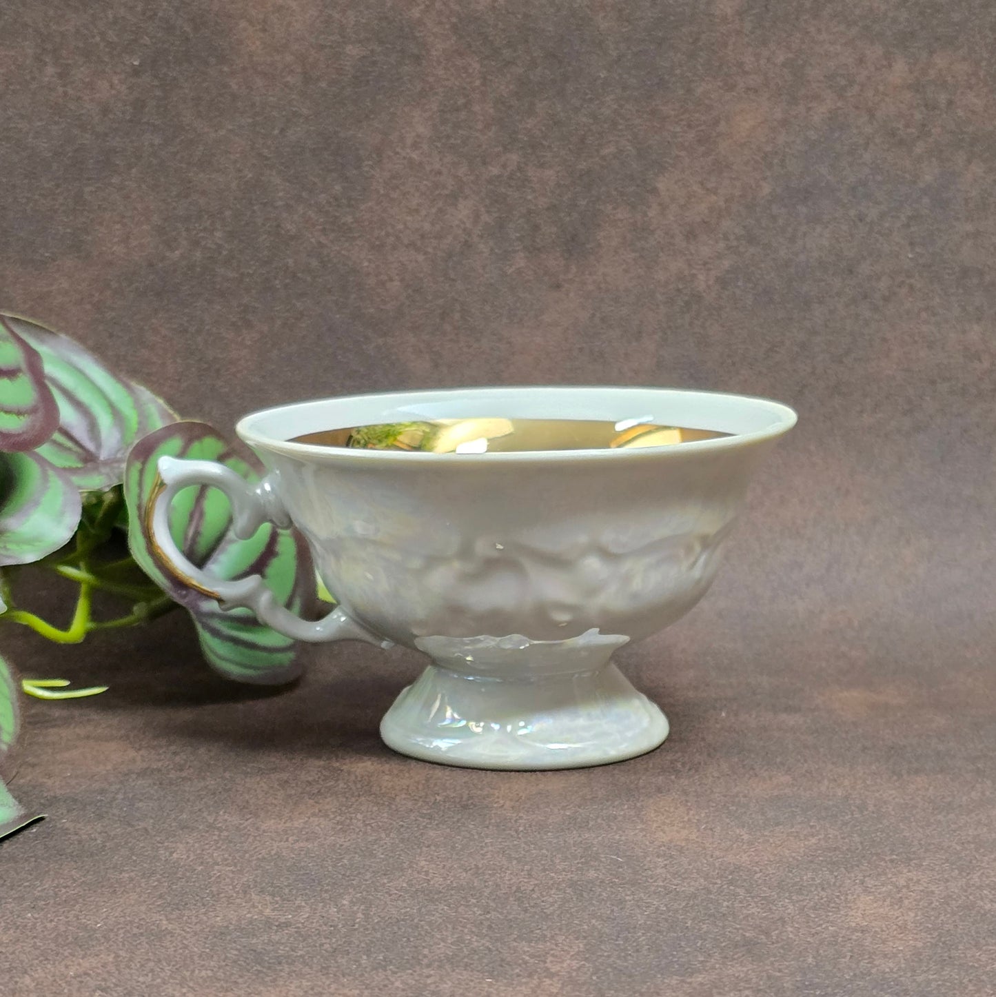 3-teiliges Walbrzych Gedeck aus den 1970ern: Weiß, Goldrand & Lusterware-Schimmer. Sehr guter Zustand, perfekter Vintage-Charme für Sammler und Teestunden.