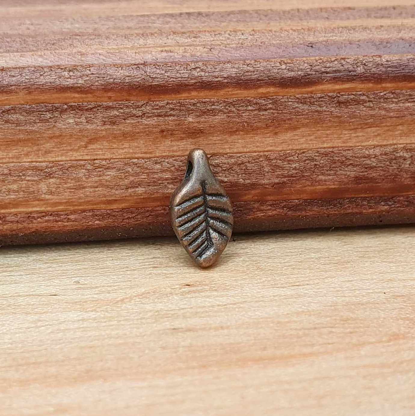 3 Metallperlen/Anhänger Blatt in antik kupferfarbig, 11x6mm