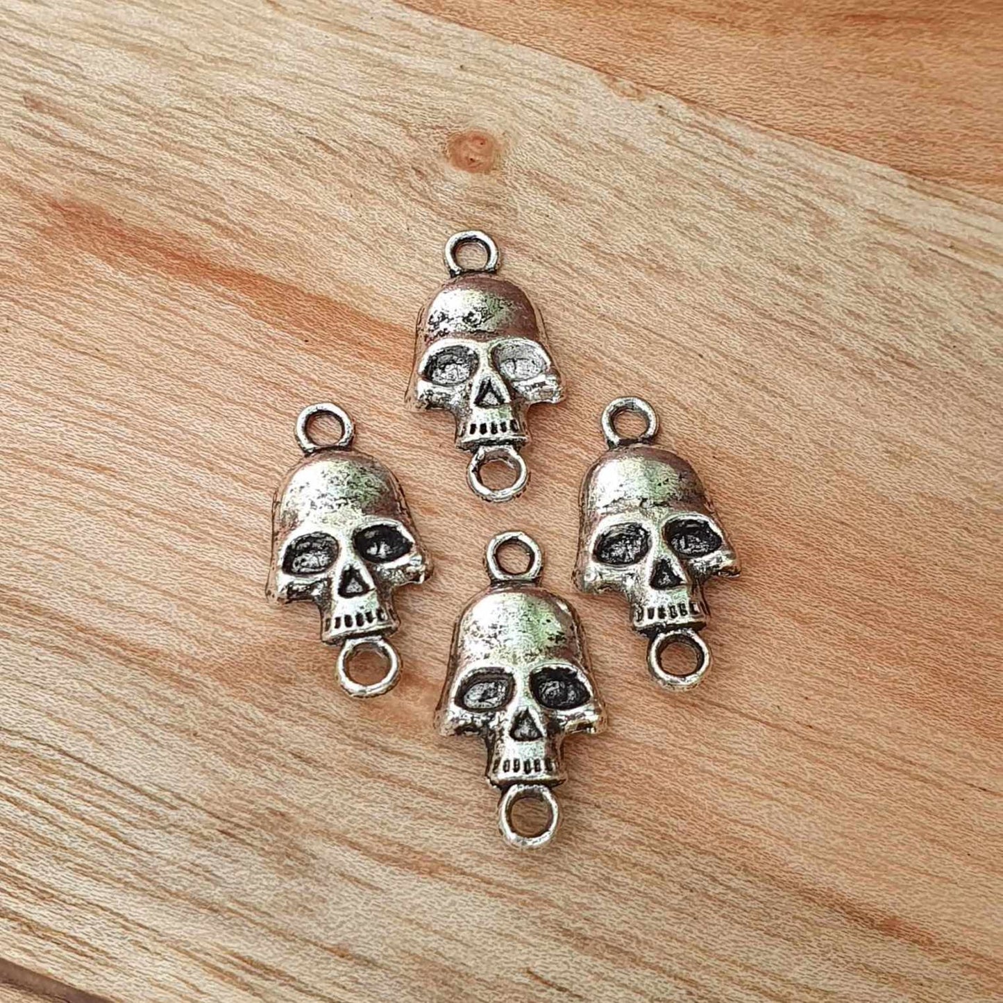 4 Verbinder, Totenkopf, 22mm, antik silberfarbig, Ohrschmuck, Schmuck Basteln