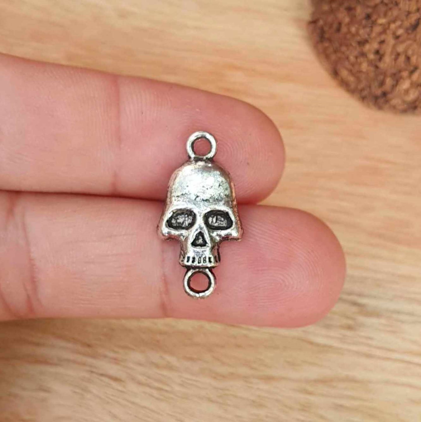 4 Verbinder, Totenkopf, 22mm, antik silberfarbig, Ohrschmuck, Schmuck Basteln