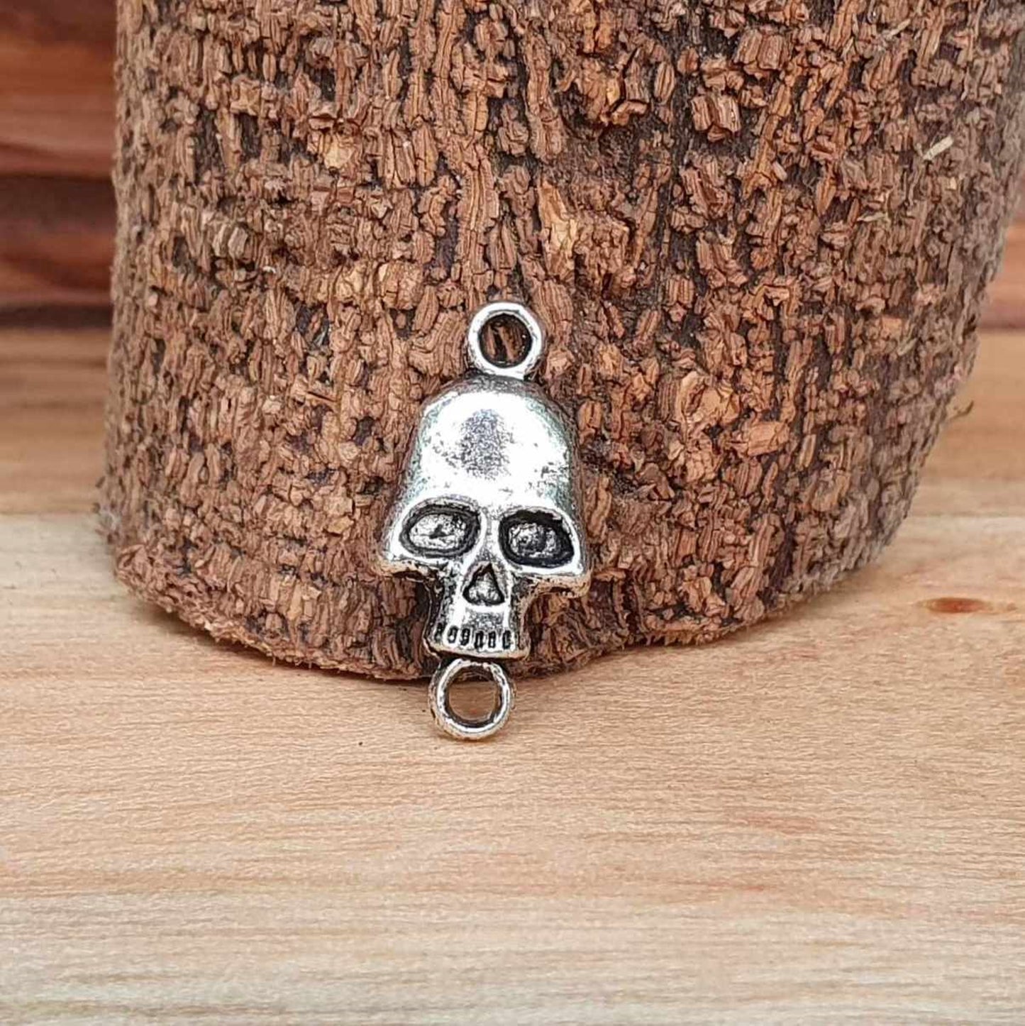 4 Verbinder, Totenkopf, 22mm, antik silberfarbig, Ohrschmuck, Schmuck Basteln