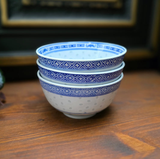 3 Tienshan Schalen „Chinese Blue“ – florale & Drachen-Motive, Porzellan aus Jingdezhen (1970s) – Vintage-Flair & China-Charme für deinen Tisch.