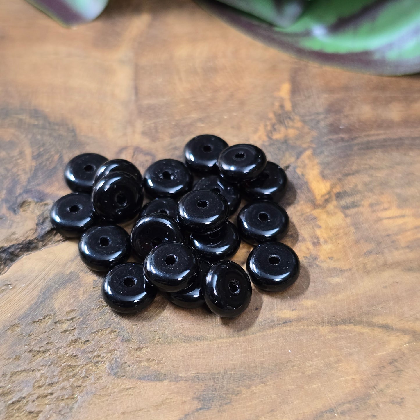 40 Glasperlen in Rädchenform, schwarz opak, ca. 8 mm – vielseitiges DIY-Schmuckzubehör für Ketten, Armbänder, Ohrschmuck und kreative Projekte.